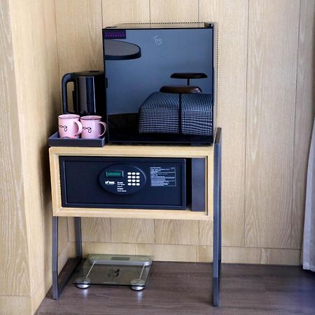Отель Moxy Shenzhen North Station Экстерьер фото