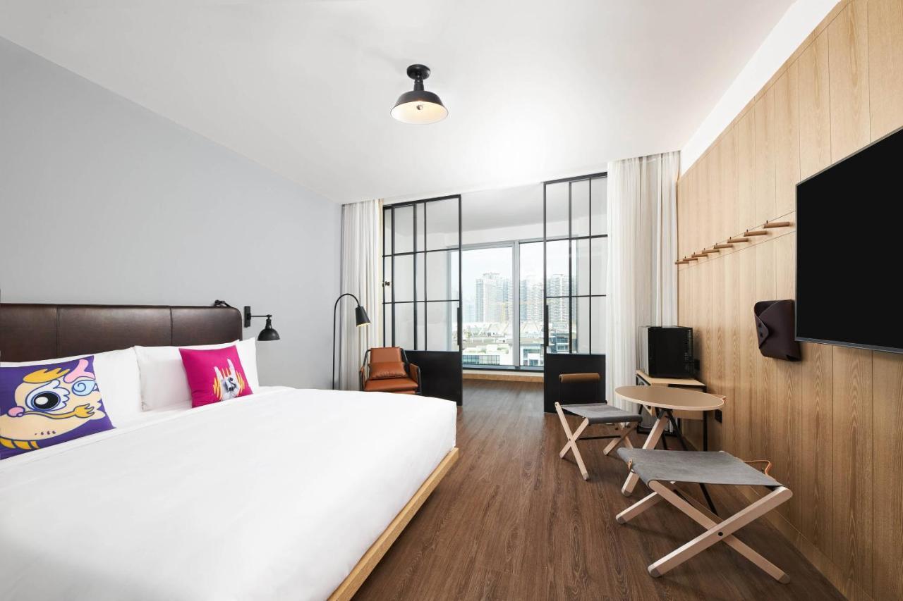 Отель Moxy Shenzhen North Station Экстерьер фото
