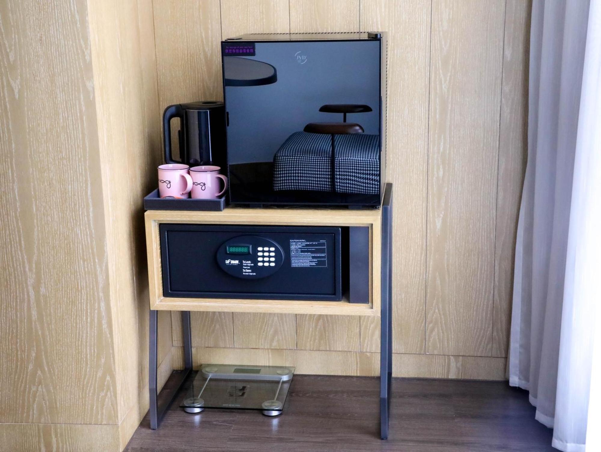 Отель Moxy Shenzhen North Station Экстерьер фото