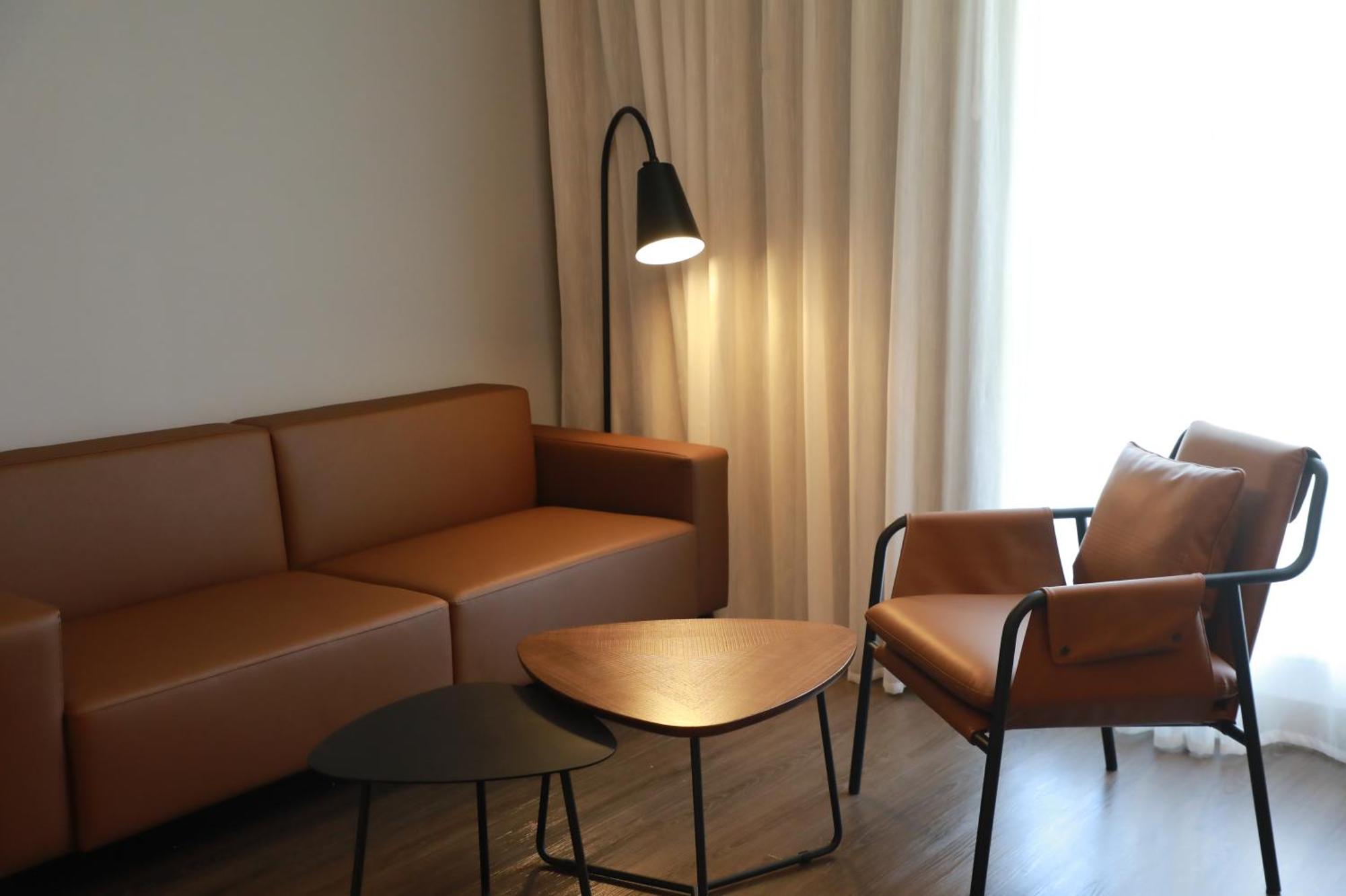 Отель Moxy Shenzhen North Station Экстерьер фото