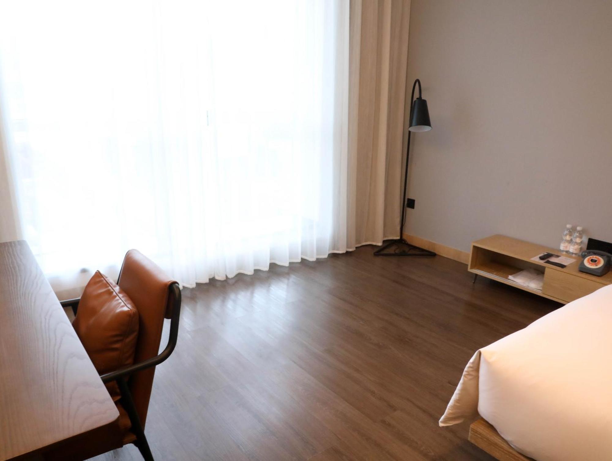 Отель Moxy Shenzhen North Station Экстерьер фото