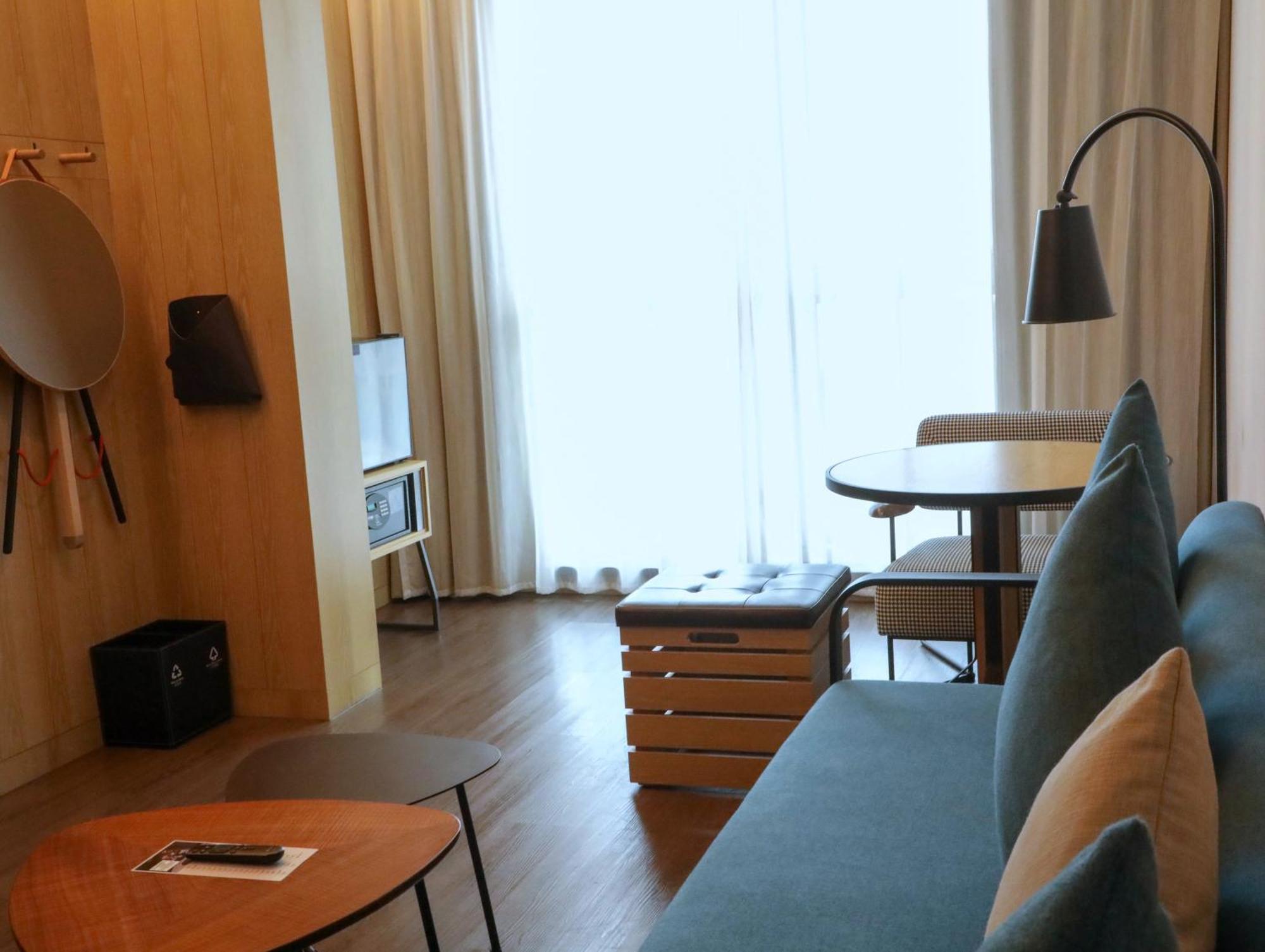 Отель Moxy Shenzhen North Station Экстерьер фото