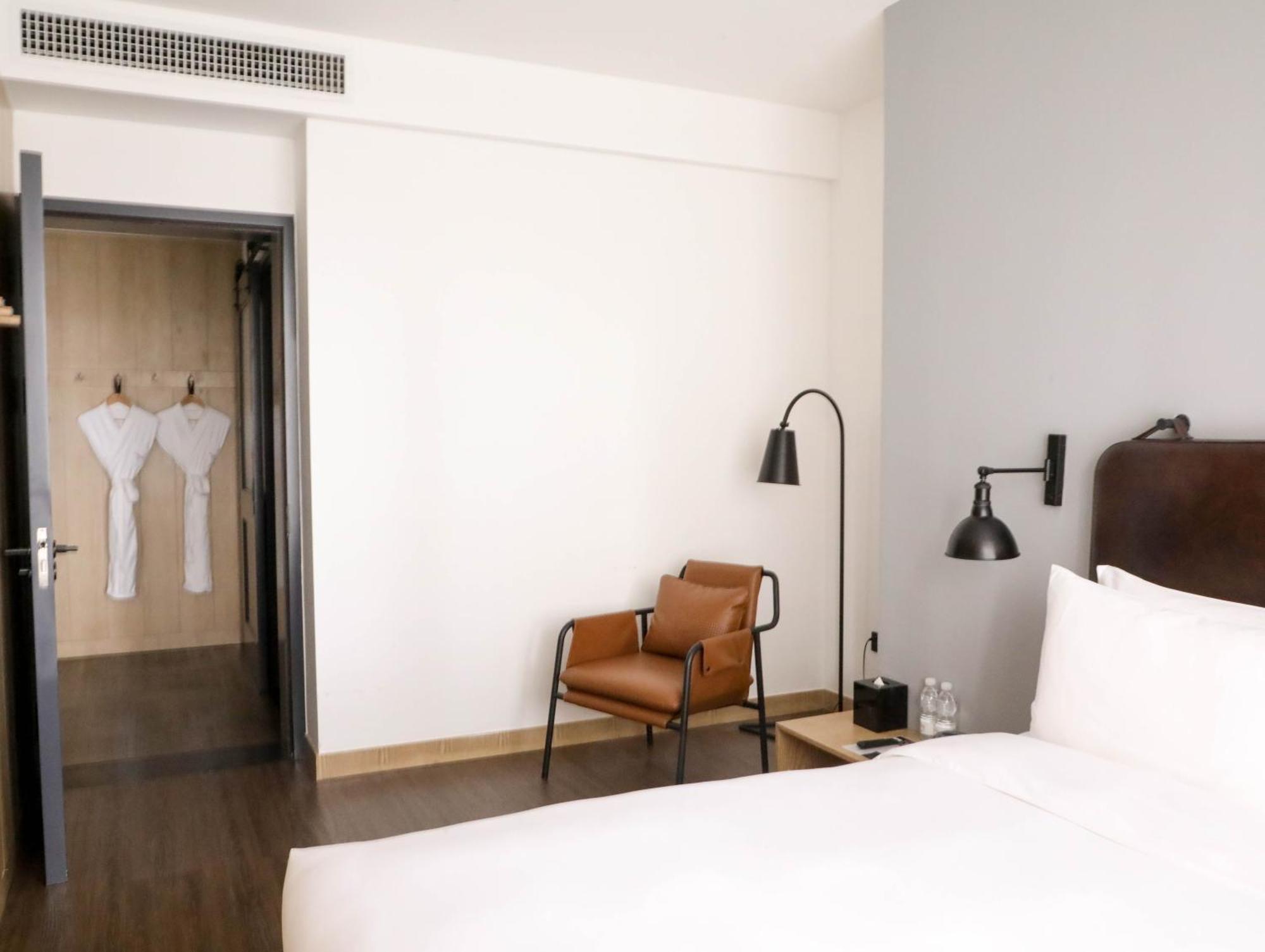 Отель Moxy Shenzhen North Station Экстерьер фото