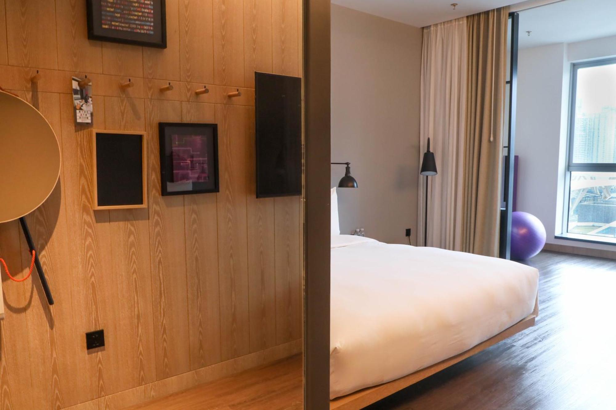 Отель Moxy Shenzhen North Station Экстерьер фото