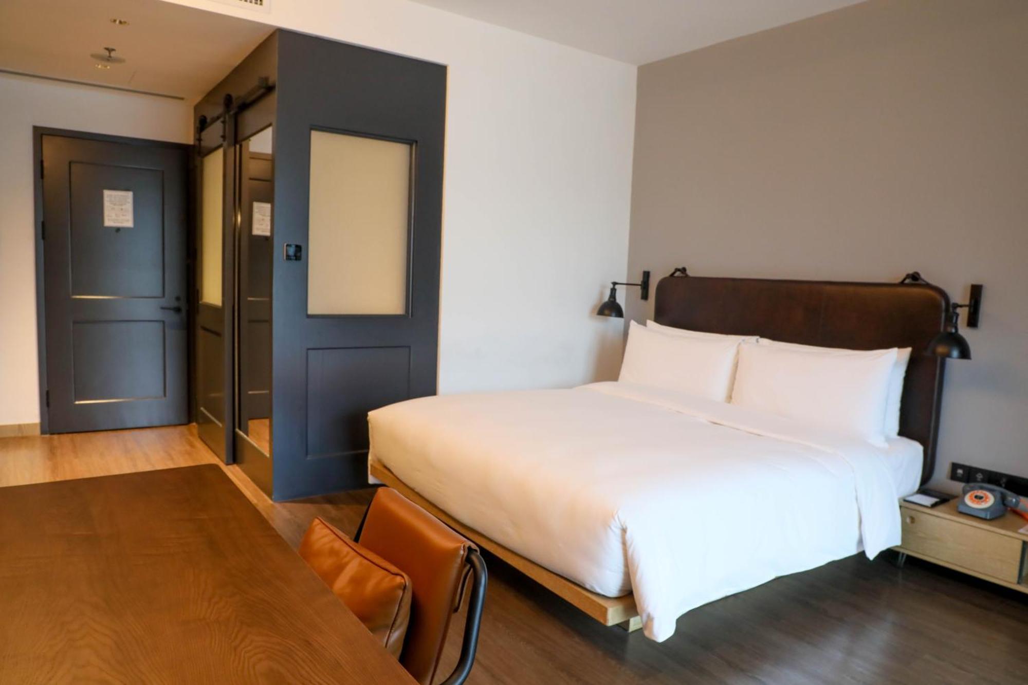 Отель Moxy Shenzhen North Station Экстерьер фото