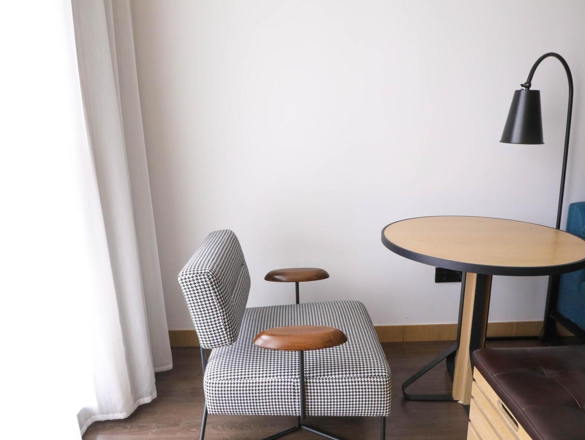 Отель Moxy Shenzhen North Station Экстерьер фото