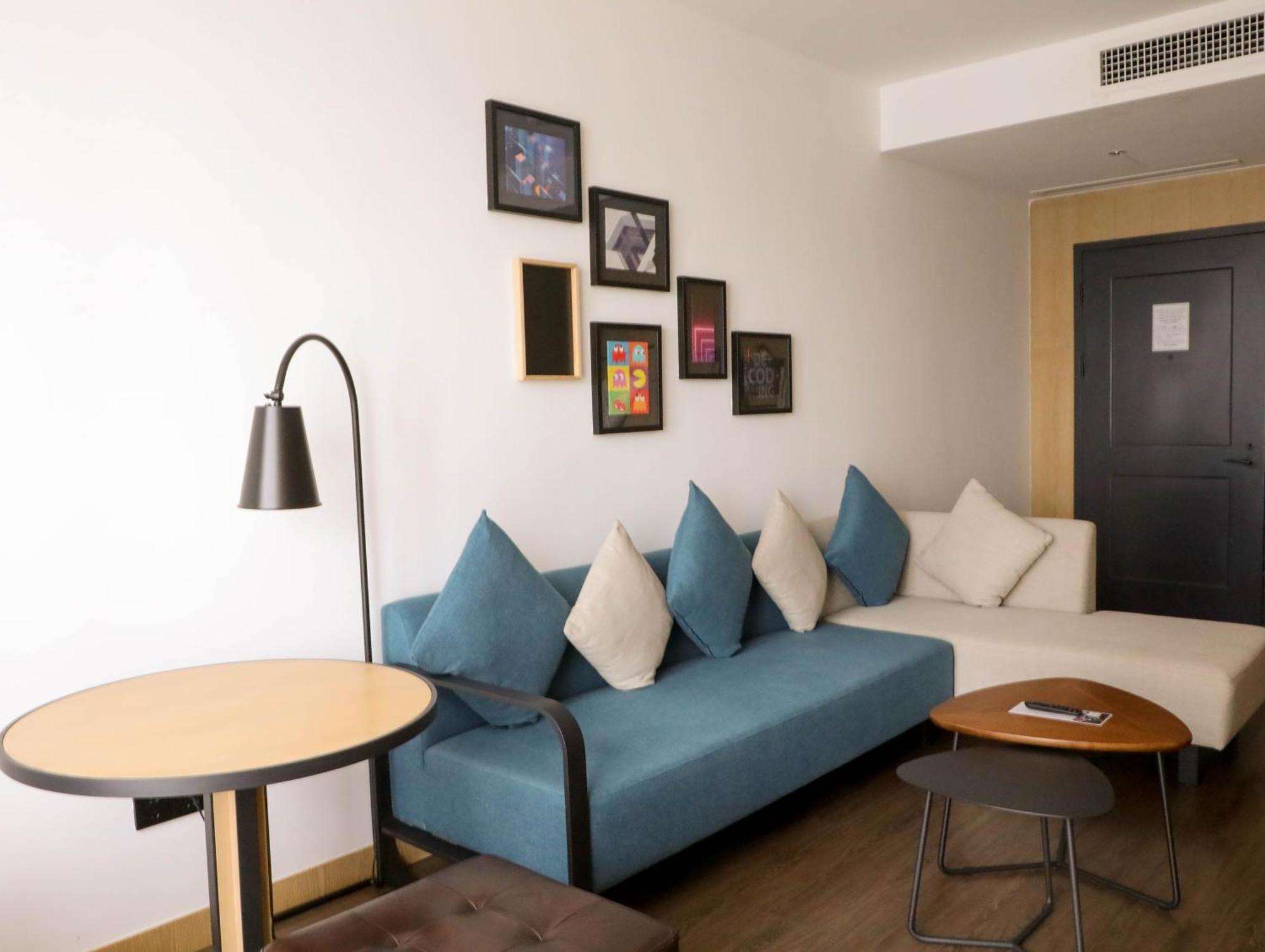 Отель Moxy Shenzhen North Station Экстерьер фото